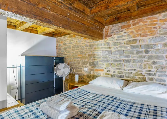 Guesthost - Oltrarno Duplex Florence