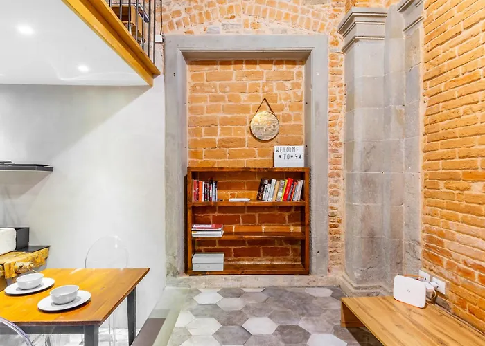Guesthost - Oltrarno Duplex Apartment Florence