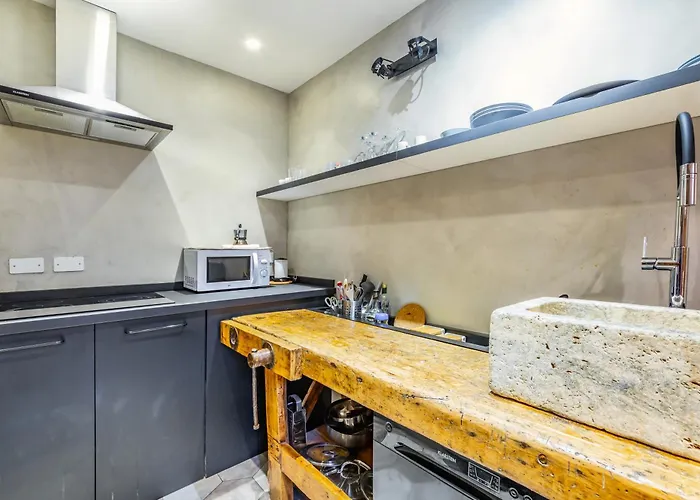 Guesthost - Oltrarno Duplex Apartment *
