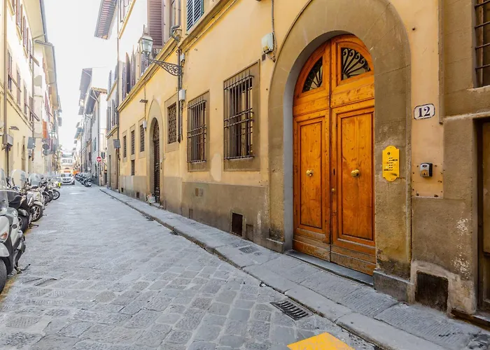 Guesthost - Oltrarno Duplex Apartment